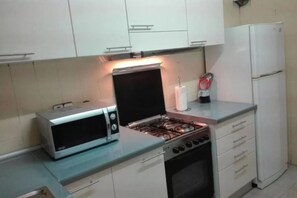 Microwave, oven, dishwasher, coffee/tea maker - Holiday Home in Esparreguera near Barcelona (Esparreguera)