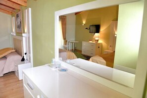 Chambres insonorisées, fer et planche à repasser