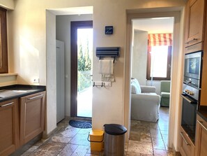 Panoramic Villa, Sea View | Private kitchen | Full-size fridge, microwave, oven, stovetop - Villa del Faro by Solturelba (Capoliveri)