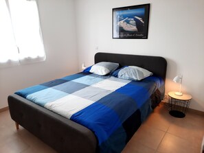 2 chambres, fer et planche à repasser, lit parapluie, Wi-Fi gratuit