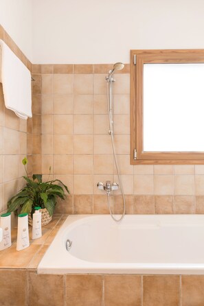 Bathtub, hair dryer, towels