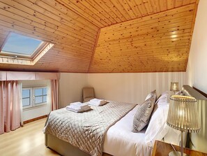 2 bedrooms, iron/ironing board, travel cot, free WiFi