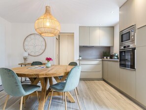 Dining - Independent house in Portbail, pets allowed, near the beach (Portbail)