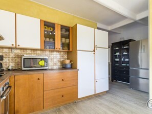 Refrigerador, microondas, horno y lavavajillas 