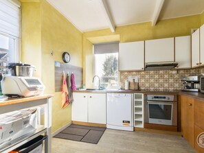 Réfrigérateur, micro-ondes, four, lave-vaisselle