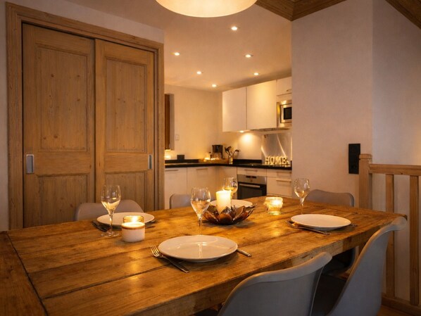 Dining - Stunning duplex in Courchevel - 3 bedrooms, parking, WiFi (Courchevel)