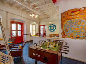 Área de estar no saguão