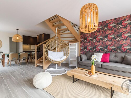 Charming independent house in Portbail with pets allowed and parking