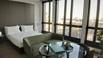 1 bedroom, individually decorated, individually furnished, desk