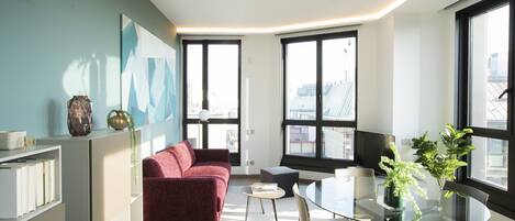 Een 40-inch flatscreentelevisie met satellietzenders en televisie