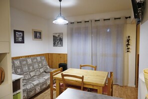 Dining - 2 room apartment 2 steps from the slopes, facing south (Villarodin-Bourget)