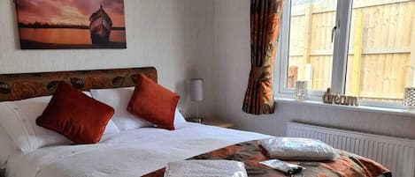 2 bedrooms, iron/ironing board, free WiFi, bed sheets