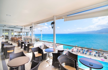 Rooftop terrace. Horizon Beach Hotel