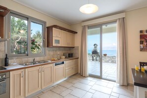 Fridge, microwave, oven, stovetop - Villa Whitestone by Rodostamo Collection (Corfu)