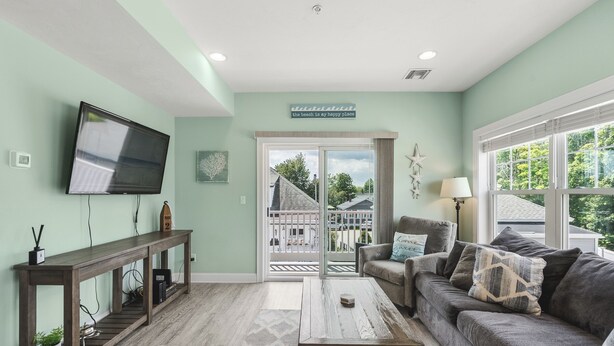Living area - Beachside Abode 2B (Old Orchard Beach)