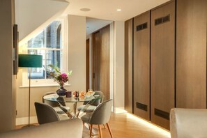 Apartment | Private kitchen | Fridge, microwave, oven, stovetop - Impeccable 1-bedroom Apartment in London (London)