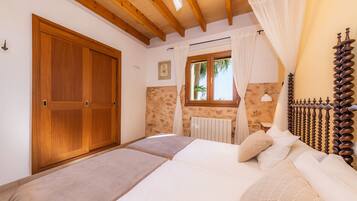 2 slaapkamers, een strijkplank/strijkijzer, gratis wifi, beddengoed