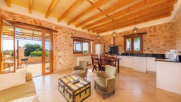 Fernseher, Tischtennisplatte