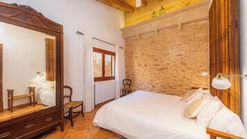 2 chambres, fer et planche à repasser, Wi-Fi gratuit, draps fournis