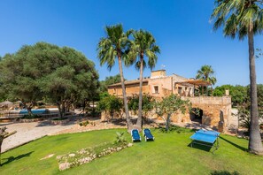 Property grounds - Agroturismo 'Ponent' with Mountain Views, Shared Pool and Wi-Fi (Llucmajor)