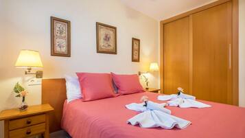 2 chambres, fer et planche Ă repasser, Wi-Fi gratuit, draps fournis