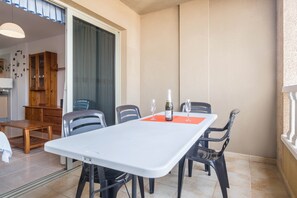 Dining - Holiday Apartment "Apartamento en el Medano" near the Beach with Wi-Fi & Shared pool (El Médano)