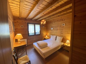 3 bedrooms, bed sheets