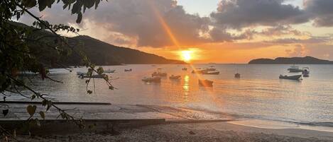 Beach nearby, sun loungers, beach towels