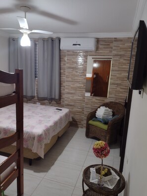 3 quartos, ferros/tábuas de passar roupa, Wi-Fi, roupa de cama