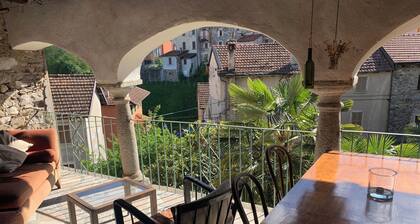 Lake Orta: Beautiful & cozy old village house with large loggia & garden