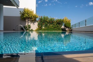 Outdoor pool - Blue Oasis Luxury Villa (Malevizi)