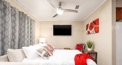 By Hospitals 🏥 | PetsOK 🐈 | 55" 4KTV | King 🛏