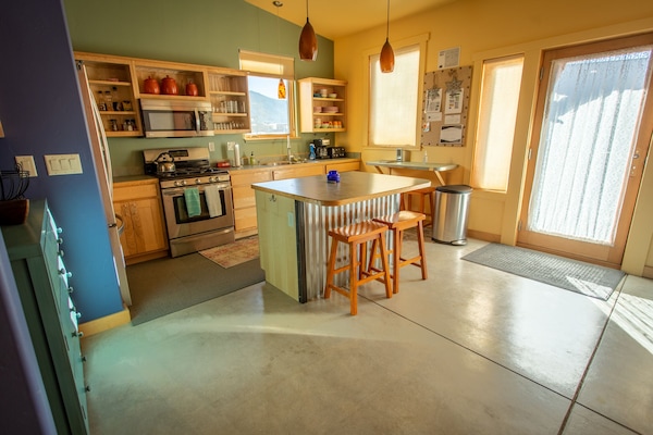 Frigorífic, microones, forn i placa de cuina