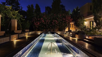 2 piscinas al aire libre, sillones reclinables de piscina