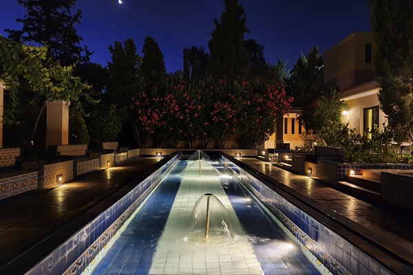 2 piscinas externas, espreguiçadeiras
