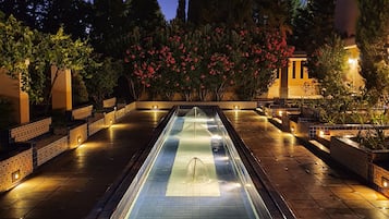 2 outdoor pools, sun loungers