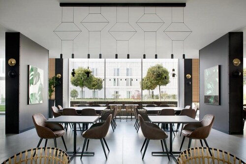 J Hotel
