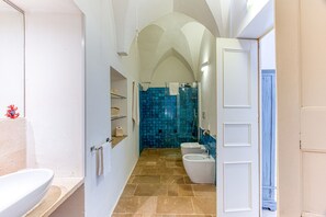 Shower - Historic house with pool and Mediterranean park (A) (Patù)