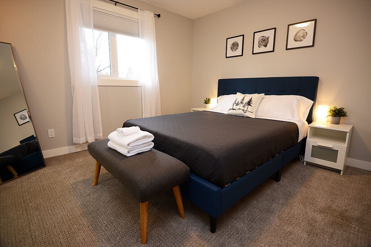 3 makuuhuonetta, memory foam -patjalliset sängyt, silitysrauta/-lauta