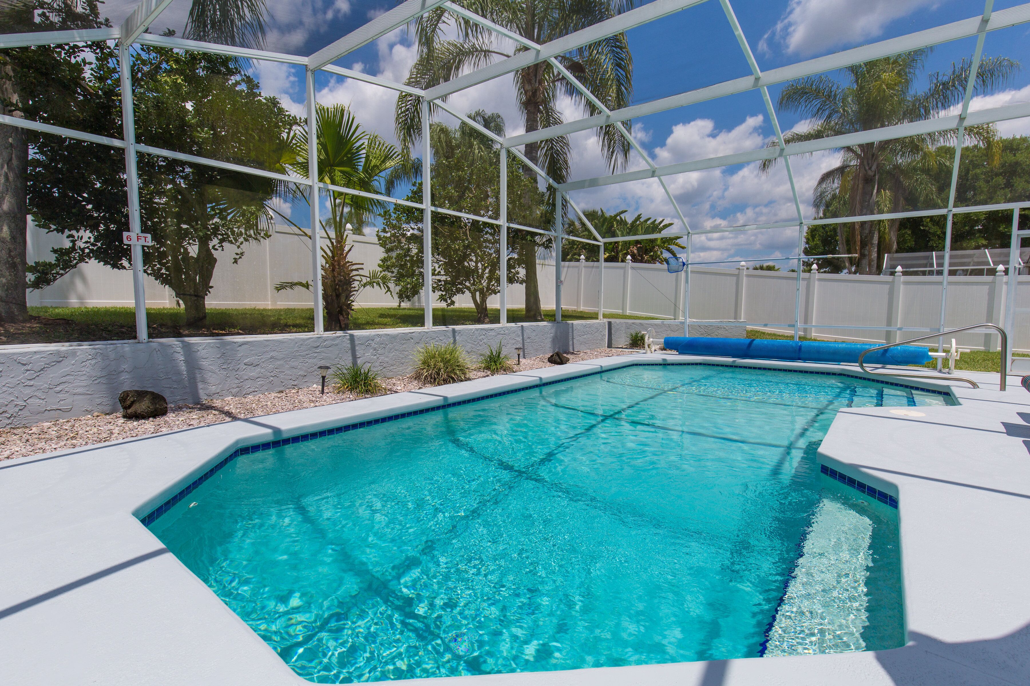 5 * Fantastic Private Villa! Disney 12 mins! Pool not overlooked! Hot tub!