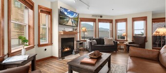 Arguably the best ski in / ski out location in Whitefish!!! AC for hot days