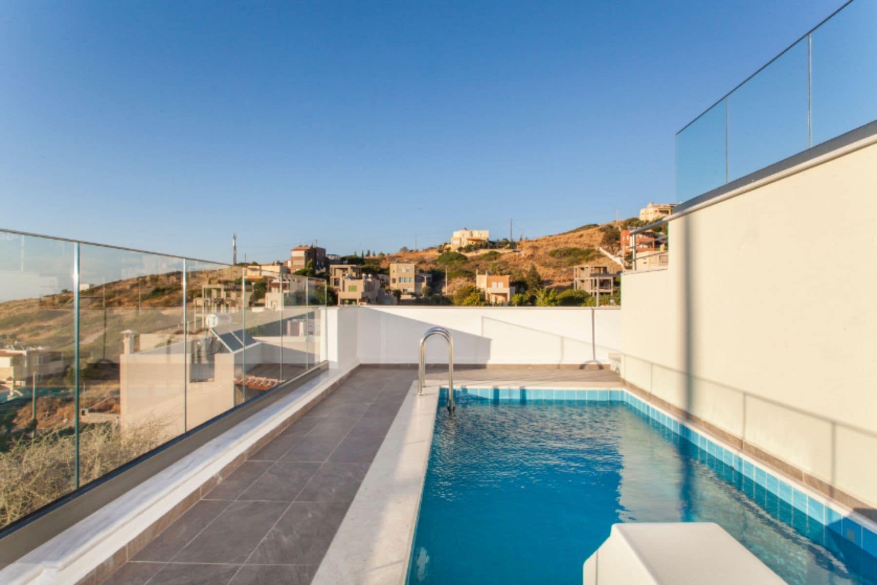 季节性开放的室外游泳池