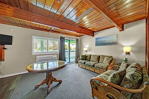 ห้องแฟมิลีซิงเกิล | พื้นที่ทำงานแบบใช้แล็ปท็อป, ผ้าม่านกันแสง, เตารีด/โต๊ะรีดผ้า, Wi-Fi ฟรี