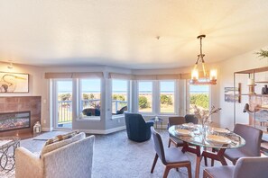 Smart TV, fireplace - AMAZING VIEWS, In Town, Fast Wifi, Modern, Elevator (Waves) (Long Beach)