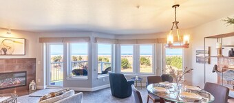 AMAZING VIEWS, In Town, Fast Wifi, Modern, Elevator (Waves)