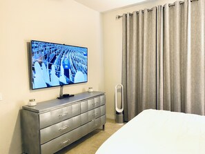 1 slaapkamer, een strijkplank/strijkijzer, wifi, beddengoed