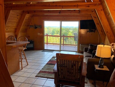 Rivers Bend Cabin, Stunning Caddo River & Ouachita Mountain Views