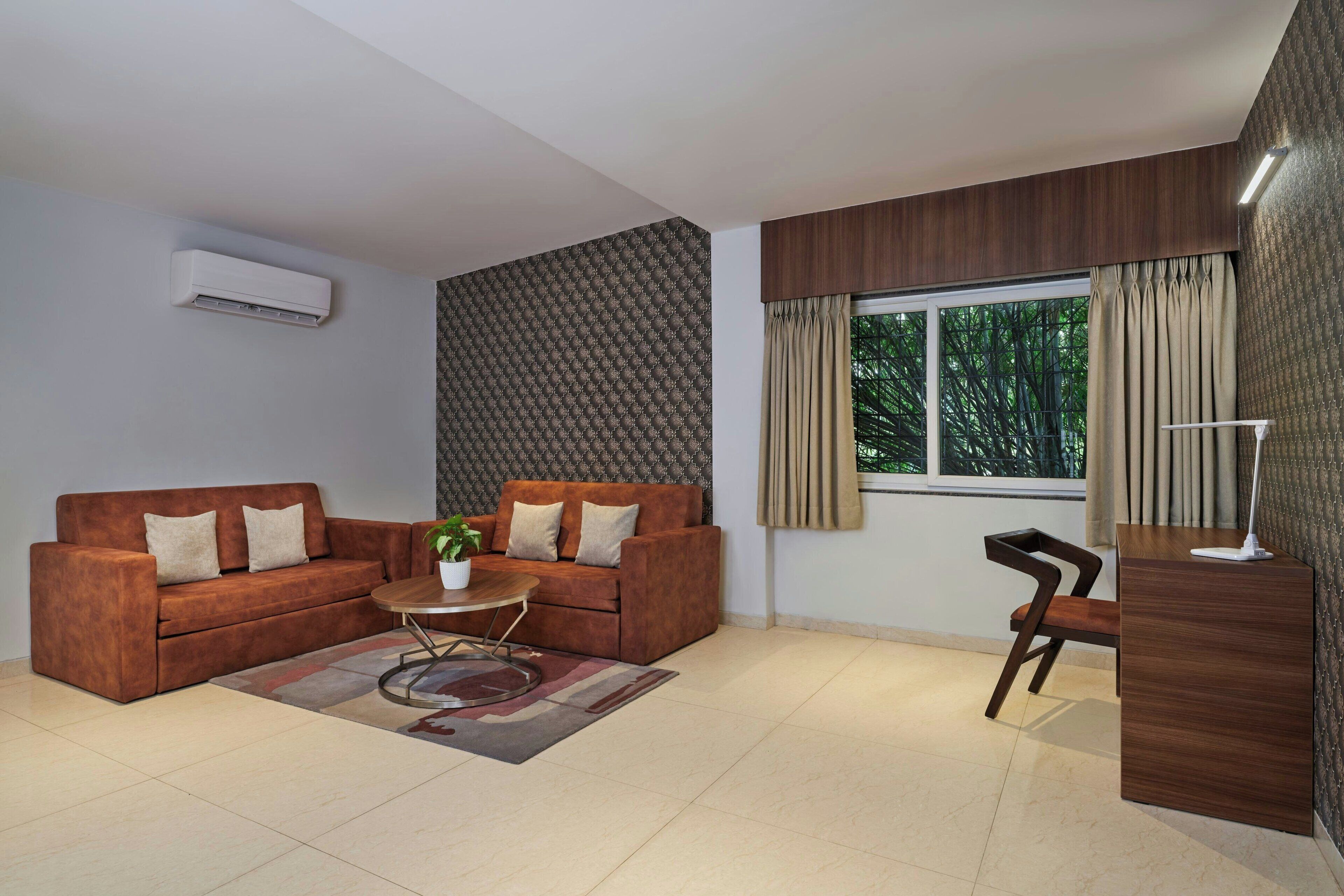 Suite, 1 King Bed, Balcony (No View) | Living room