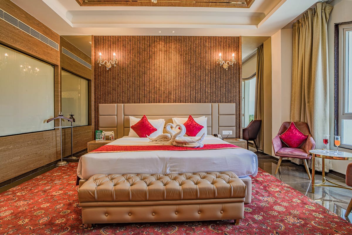 Presidential Suite, 1 King Bed | 1 bedroom, minibar, in-room safe, desk