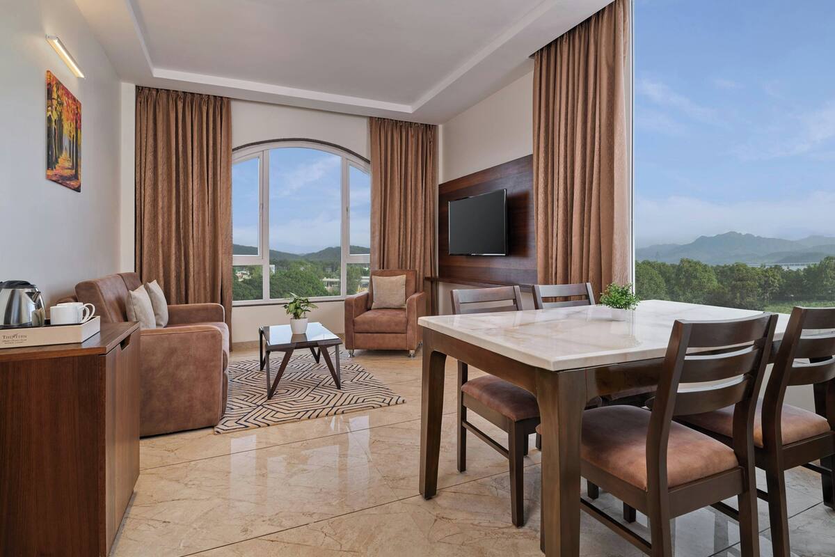 Classic-Suite, 1 King-Bett, Stadtblick | Wohnzimmer